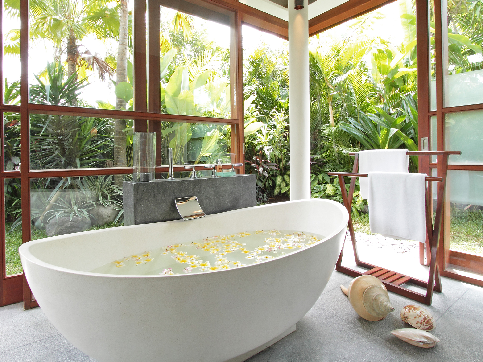 20. Villa Sarasvati - Guest bathroom - Dea Villas - Villa Sarasvati, Canggu, Bali